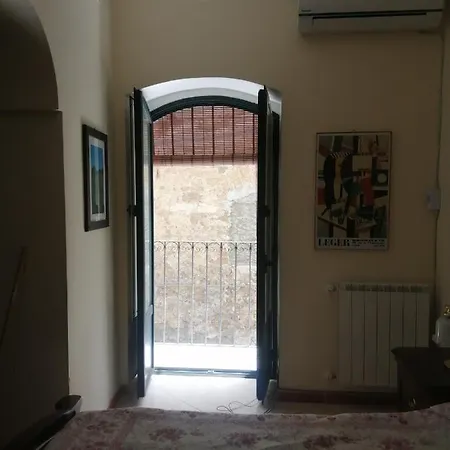 Pietro Giuliano Appartamento *